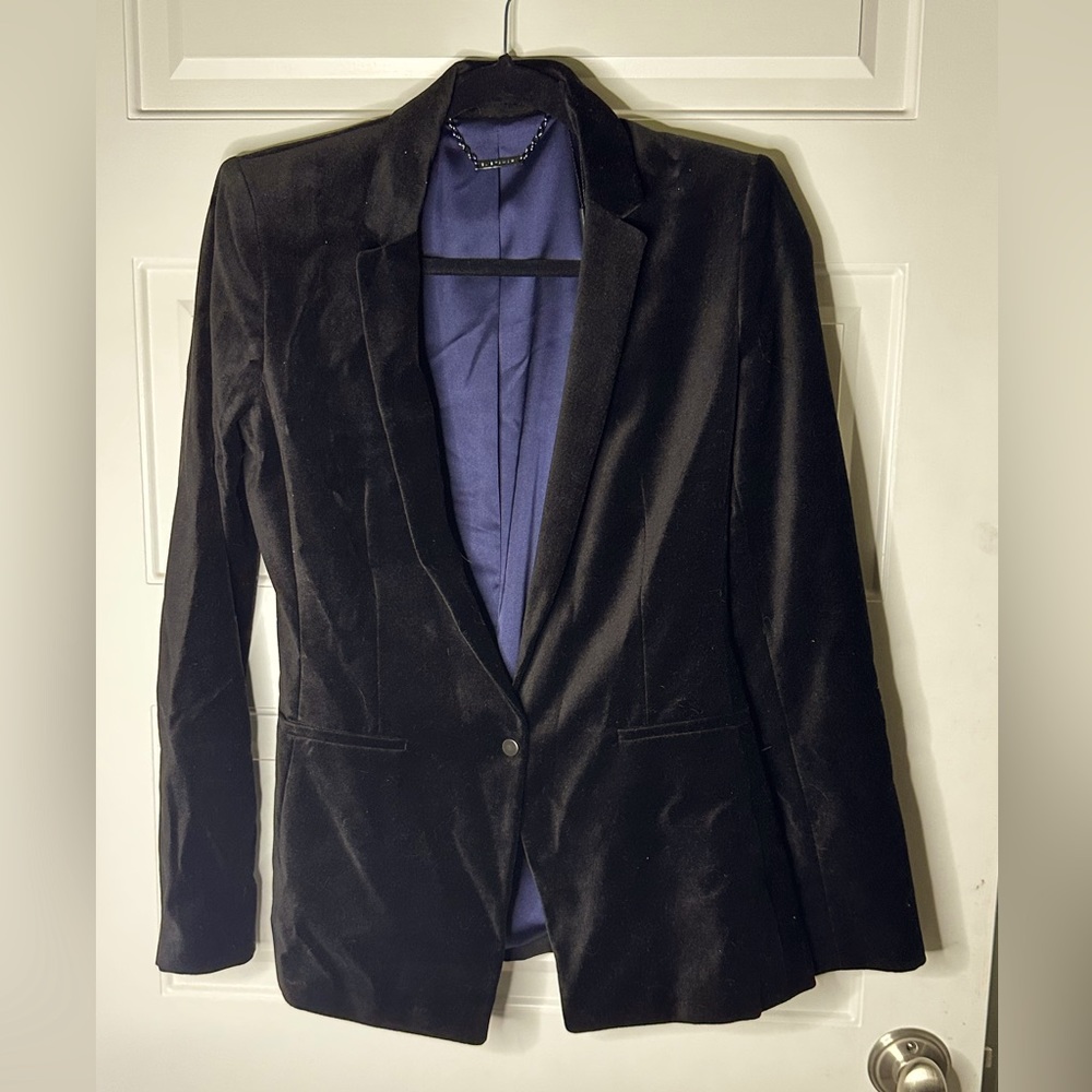 New with tags Ellie Tahari velvet blazer, size 6 black